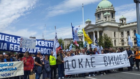 Српско школство у 2025: Најтурбулентнија година за образовни систем, обележиле је блокаде и поделе