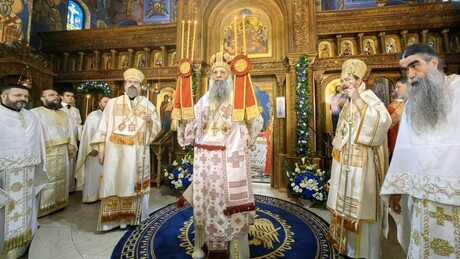 Честитка патријарха Порфирија: Следимо Светог Саву, можемо да будемо изнад Истока и Запада