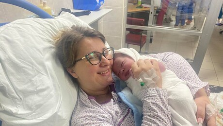 Стигле прве бебе у Новој години: Тачно у поноћ у Београду рођени дечак и девојчица