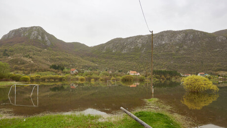 Црна Гора на удару поплава због невремена: Затворен део регионалног пута (ФОТО)