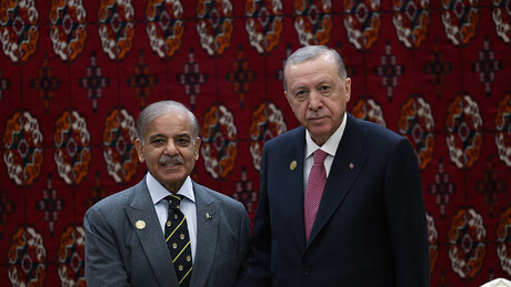 Turski predsednik Redžep Tajip Erdogan sa pakistanskim premijerom Šehbazom Šarifom