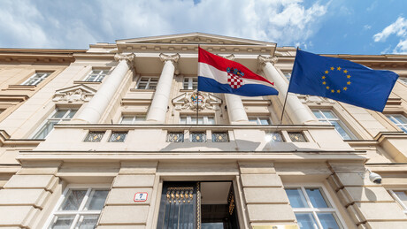 Кукавица закукао у Сабору: Забраном Томпсонових песама желе Хрватску да представе као фашистичку