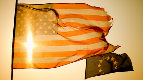 Спектакл умирања старог и рађања новог света: Колосални пораз Запада