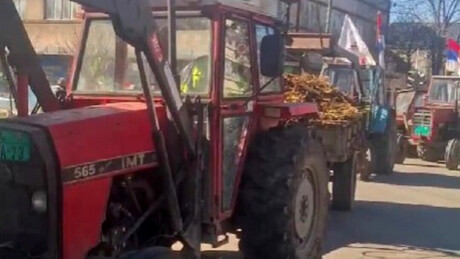 Настављене блокаде пољопривредника у Богатићу и Мрчајевцима