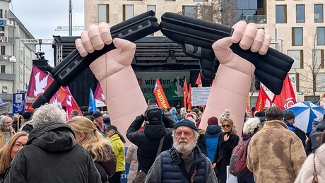 Протест у Минхену против Безбедносне конференције: Престаните са испоруком оружја Украјини