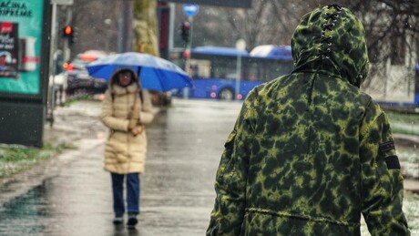 Наставља се тмурно време: У целој Србији облачно, могући киша и снег
