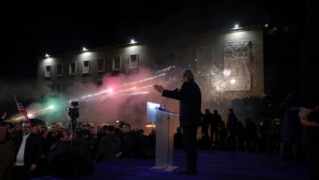 На протесту у Тирани приведене 52 особе: Има повређених