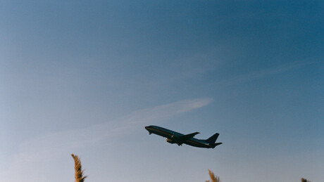 Неуспешан крај обуке: Амерички авион ударио у бетонску баријеру током вежбе