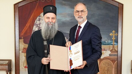 Захвалност Срба из Северне Македоније: Патријарху Порфирију додељена "Повеља Светог Саве"