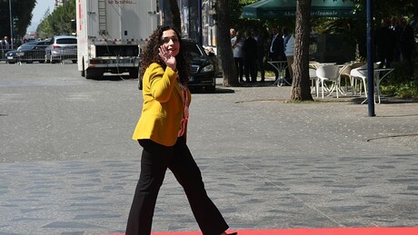 У потрази за новим председником лажне државе: Курти броји ситно, окренуо леђа Османијевој