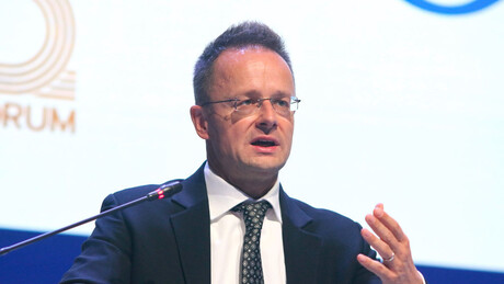 Сијарто: Само Орбан може да заустави велики план Брисела