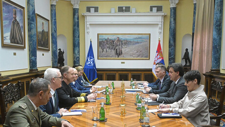 Gašić sa Vajkofom: Srbija ostaje posvećena vojnoj neutralnosti