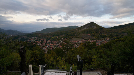Лепосавић: Скупштина општине усвојила седам закључака, посебан осврт на бруталност полиције