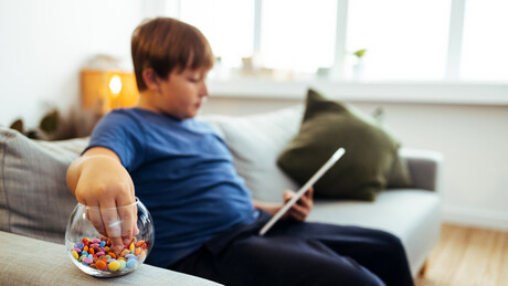 Stres roditelja može uzrokovati gojaznost kod dece, upozoravaju naučnici