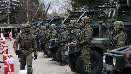 У корак са немачком војском: Нелегалне приштинске снаге на војној вежби