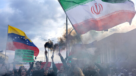 УЖИВО Ракета погодила зграду телевизије у Техерану; Пакистански бродови пролазе кроз Ормуз