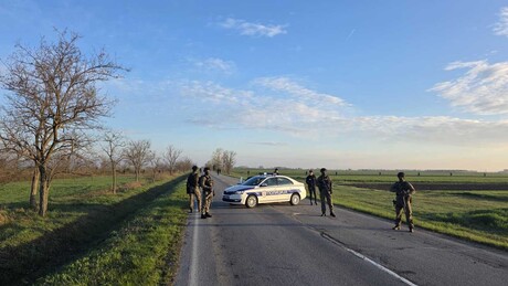 Војска и полиција блокирале путеве у Кањижи, сумња се на угрожавање виталне инфраструктуре (ВИДЕО)
