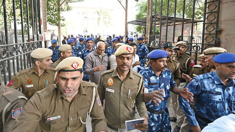 Украјинцима и Американцу оптуженима за обучавање побуњеника продужен притвор