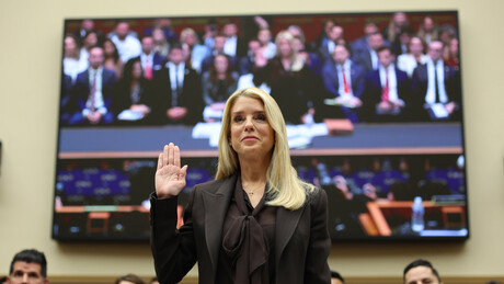 Pam Bondi izbegava zakletvu: Bivša tužiteljka ne dolazi pred Kongres zbog Epstinovih dosijea