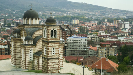 Апартхејд пред очима целог света: Србима пред Васкрс скидају заставе, албанској дијаспори повластице