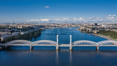 Кратка, хладна и неукротива: Зашто је Нева једна од најнеобичнијих река у Русији