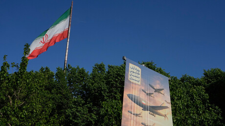 УЖИВО Преговори и даље на танком леду, на заплењеном броду четири поморца из Црне Горе