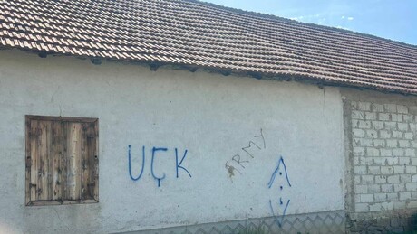 Ново малтретирање Срба на КиМ: На кући породице Јовановић исписани графити "УЧK"