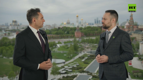 Вулин за РТ Балкан: Србији је данас место  на Црвеном тргу, на Паради победника