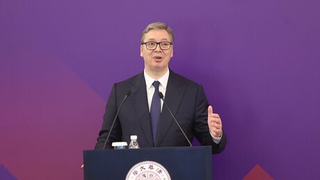 Вучић о транспаренту СНС-а који је угрозио птице: Труде се да нас дехуманизују
