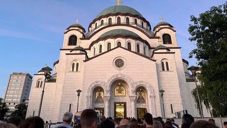 У Храму Светог Саве подељено више од 400.000 трачица освештаних на Богородичином појасу