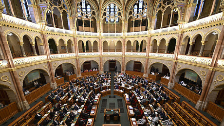 Mađarski parlament ograničio mandat premijera na osam godina; Orban: To je smešno