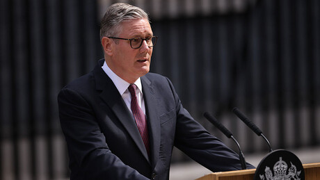 Starmer podneo ostavku, objavio ko će biti novi premijer Velike Britanije