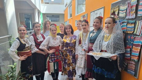 Donacija fonda "Ruski mir": Oprema za 16 škola u Srbiji