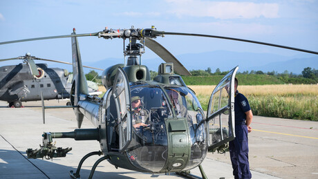Na aerodromu "Morava" u Kraljevu: U toku letačka obuka u protivoklopnoj helikopterskoj eskadrili