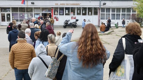 UŽIVO Parlamentarni izbori u Srbiji: Gužva ispred biračkih mesta od ranog jutra