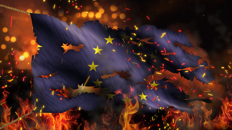 EU nezadrživo srlja u propast: Dug bi do kraja 2027. godine mogao da dostigne bilion evra